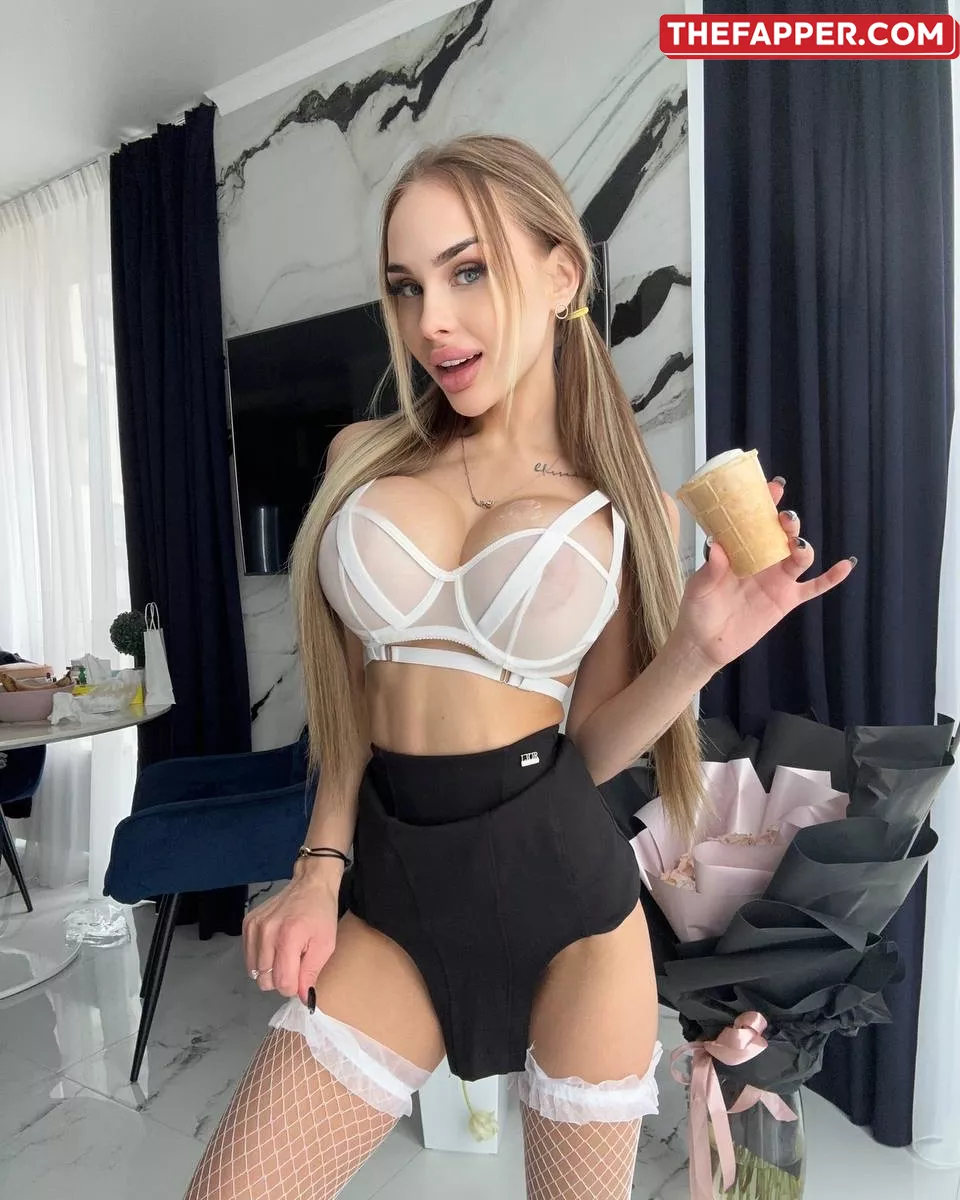 Eliasa A A Gorgeous OnlyFans Cam Model Flaunts Her Enormous Tits And Lovely Ass #6