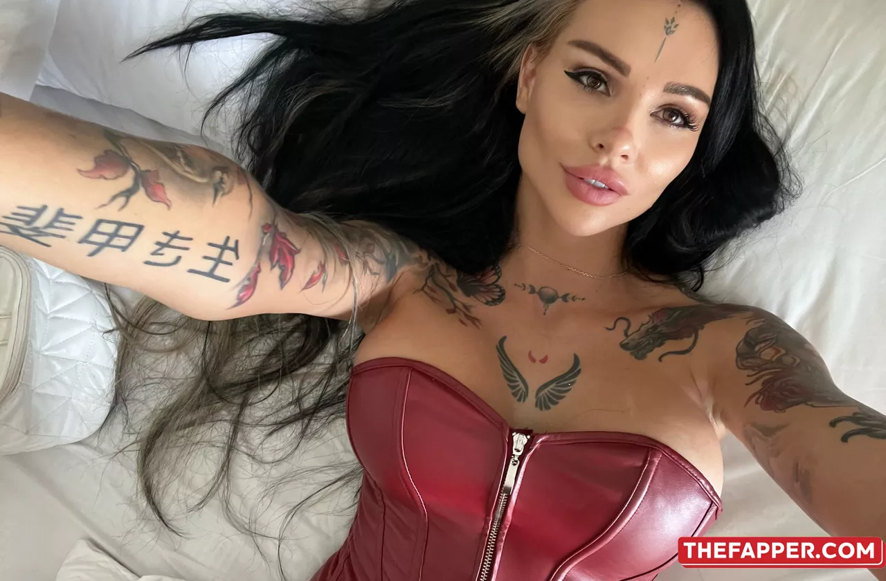 Up Close A Tattooed OnlyFans Cam Model Flaunts Her Amazing Large Tits #9