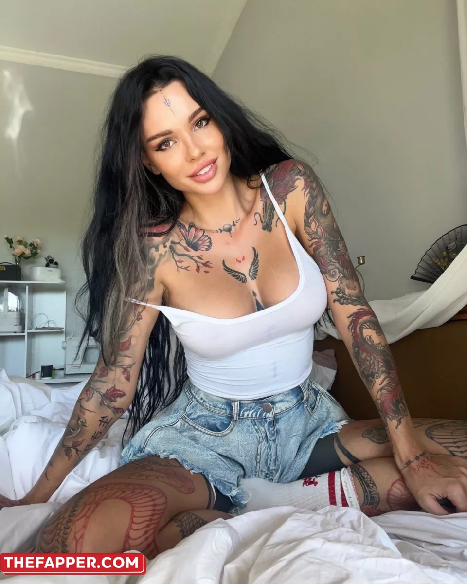 OnlyFans Bimbo Sunny Free Teases Her Large Breasts And Inked Body #12