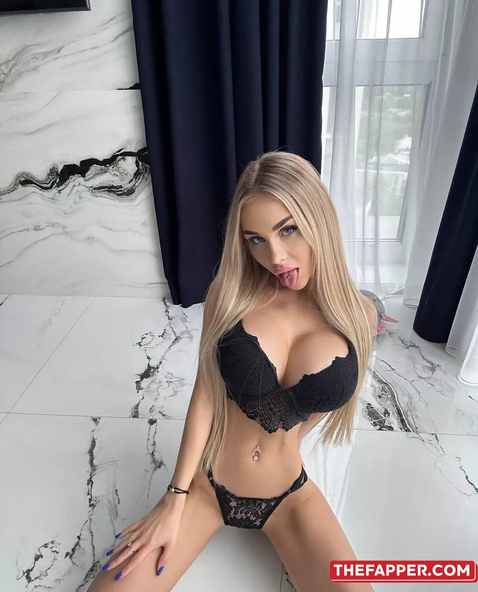 Lingerie-clad Eliasa A An OnlyFans Cutie Teases With Her Gorgeous Cleavage #5