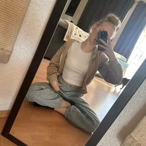  Blonde_vivi OnlyFans Leak Zh9lG8oOhf