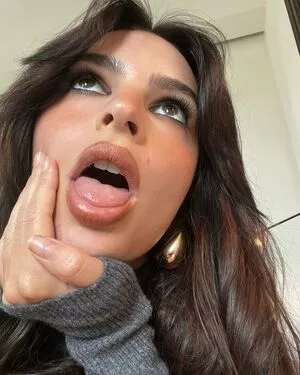  Emily Ratajkowski Onlyfans Leaked Nude Image #2z9Mn0HMTK