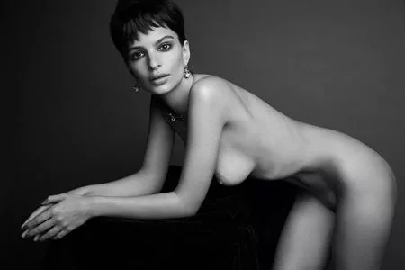  Emily Ratajkowski Onlyfans Leaked Nude Image #4EP9SnnYlr