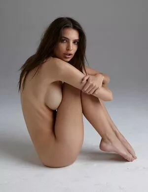  Emily Ratajkowski Onlyfans Leaked Nude Image #4a3iA8FTK1