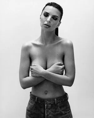  Emily Ratajkowski Onlyfans Leaked Nude Image #DhgK87JbTt