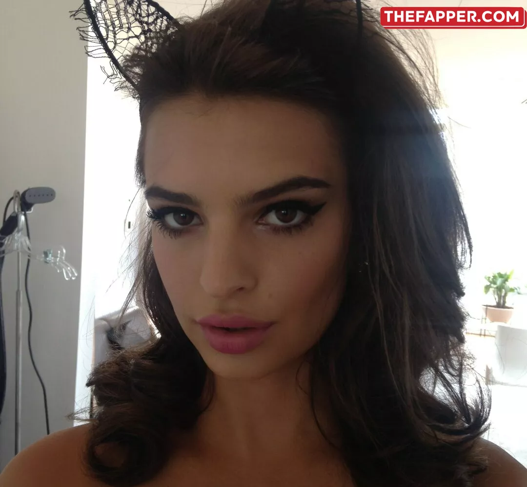  Emily Ratajkowski  Onlyfans Leaked Nude Image #KzM5NI8kyz