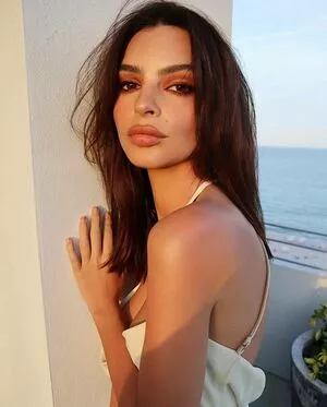  Emily Ratajkowski Onlyfans Leaked Nude Image #NQ3KP0BpkL