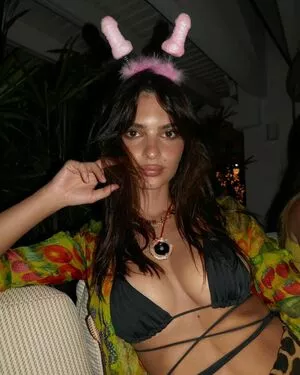  Emily Ratajkowski Onlyfans Leaked Nude Image #cYjEt5RoYQ