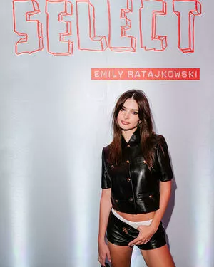  Emily Ratajkowski Onlyfans Leaked Nude Image #mx57pH367l