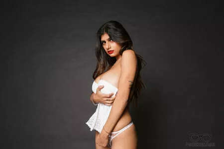  Mia Khalifa OnlyFans Leak 4upyM3qHsl