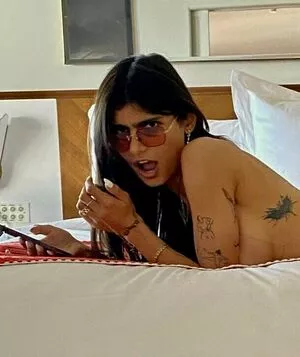  Mia Khalifa OnlyFans Leak 5Xg61srQq4