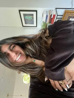  Mia Khalifa OnlyFans Leak 5zeOYgBLs4