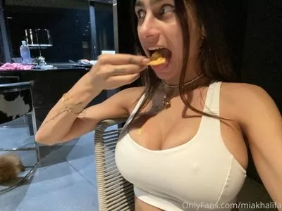  Mia Khalifa OnlyFans Leak 8QZvdhZC1E