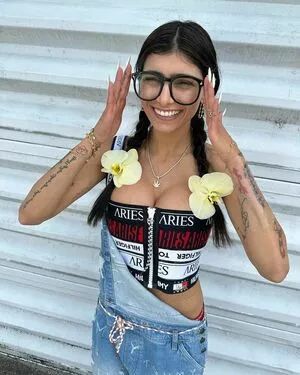  Mia Khalifa OnlyFans Leak DRv6ayMi6m