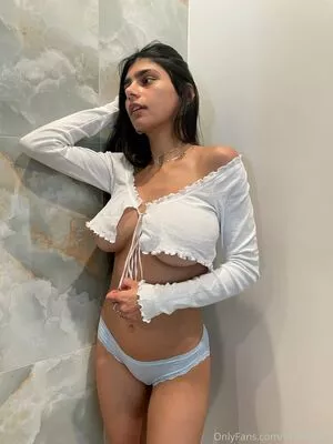  Mia Khalifa OnlyFans Leak NLdlpd6v3v