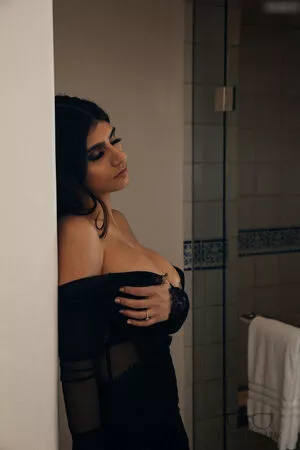  Mia Khalifa OnlyFans Leak QU08O61Ut1