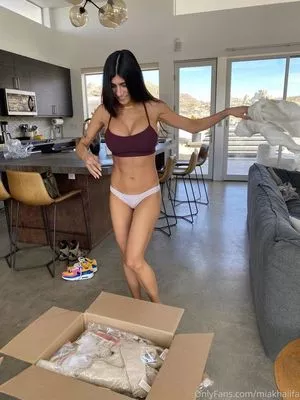  Mia Khalifa OnlyFans Leak eA7idUf8J9