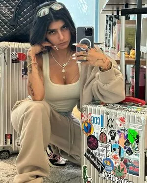  Mia Khalifa OnlyFans Leak vsH4stAhBU