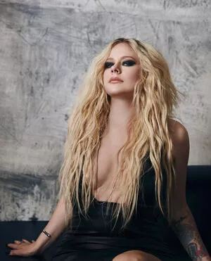 Avril Lavigne Onlyfans Leaked Nude Image #5urnwdgccW