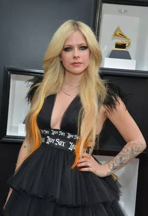 Avril Lavigne Onlyfans Leaked Nude Image #D0vezS7qpU