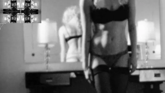 Avril Lavigne Onlyfans Leaked Nude Image #M8pZ6zp9d8