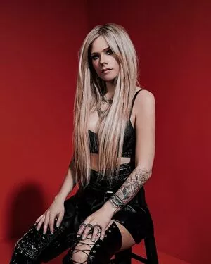 Avril Lavigne Onlyfans Leaked Nude Image #N7SraIz377