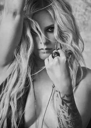 Avril Lavigne Onlyfans Leaked Nude Image #V22KMFrD24