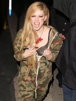 Avril Lavigne Onlyfans Leaked Nude Image #mzdMe9edGM