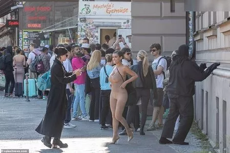 Bianca Censori Onlyfans Leaked Nude Image #YTm3RoCyat