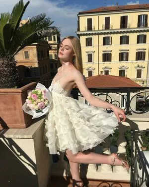 Elle Fanning OnlyFans Leak 2TjFaNi86k