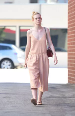 Elle Fanning Onlyfans Leaked Nude Image #2enjAhKQC4