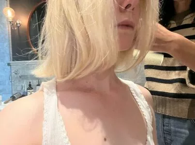 Elle Fanning OnlyFans Leak cHMtueJikK