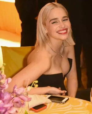 Emilia Clarke Onlyfans Leaked Nude Image #2QzqNzIr93