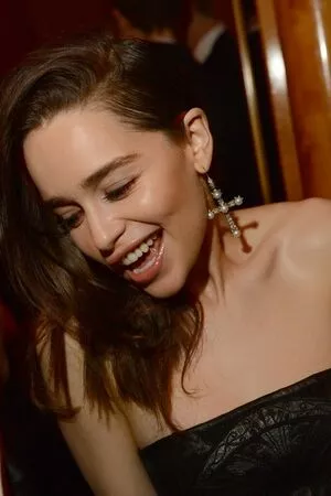 Emilia Clarke Onlyfans Leaked Nude Image #8A4ObOcgsO