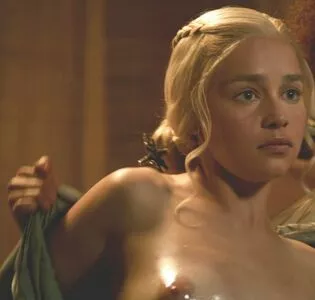 Emilia Clarke Onlyfans Leaked Nude Image #9bBsK22aaH