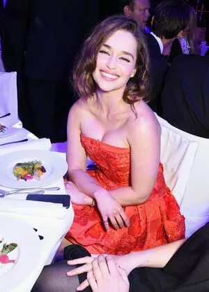 Emilia Clarke Onlyfans Leaked Nude Image #M3w78p1aK9