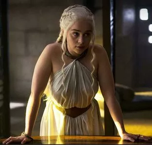 Emilia Clarke Onlyfans Leaked Nude Image #NvZxdoLDN4