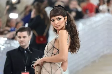 Emily Ratajkowski Onlyfans Leaked Nude Image #9EAK0ZZqJH