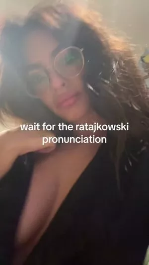 Emily Ratajkowski Onlyfans Leaked Nude Image #YnYWr8bS09