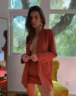 Emily Ratajkowski Onlyfans Leaked Nude Image #i9nvHm4ext