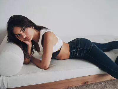 Emily Ratajkowski Onlyfans Leaked Nude Image #jF7bEiCyek