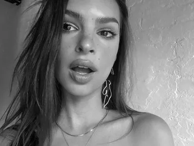 Emily Ratajkowski Onlyfans Leaked Nude Image #uCdqG4MZ56