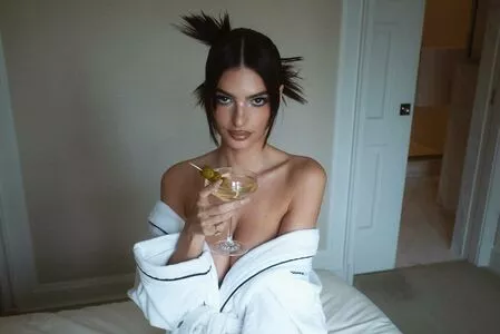 Emily Ratajkowski Onlyfans Leaked Nude Image #vhSqYImq4x