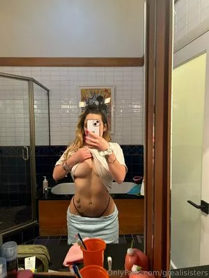 Grealisisters Onlyfans Leaked Nude Image #xyoF5CH24p