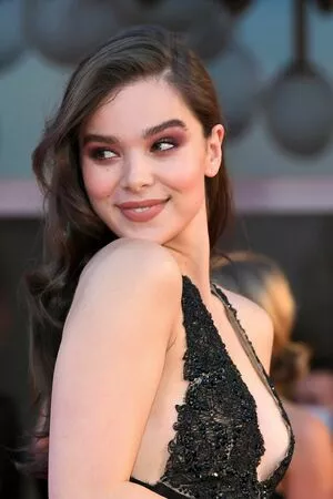 Hailee Steinfeld Onlyfans Leaked Nude Image #0SJRnDx9kR