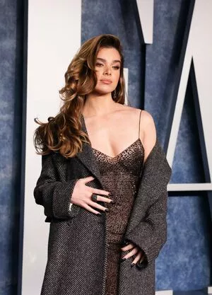 Hailee Steinfeld Onlyfans Leaked Nude Image #3nQryeyilM