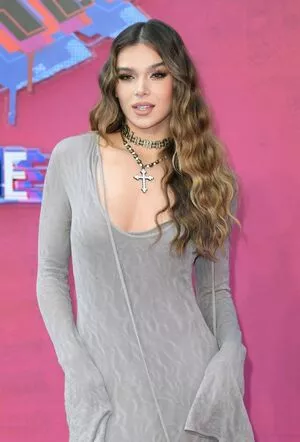 Hailee Steinfeld Onlyfans Leaked Nude Image #4G14yjWo2n