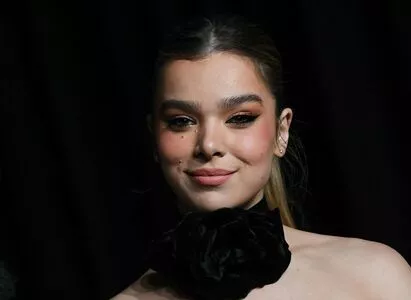 Hailee Steinfeld Onlyfans Leaked Nude Image #5qGZ7N6tLa