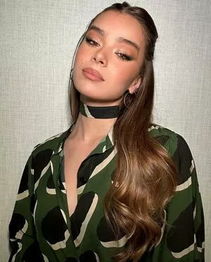 Hailee Steinfeld Onlyfans Leaked Nude Image #7W5OL3omti