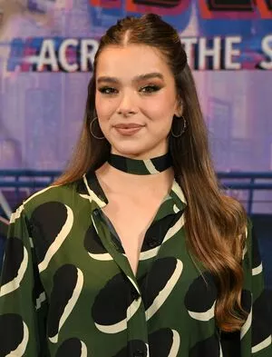 Hailee Steinfeld Onlyfans Leaked Nude Image #8OOUgm94gY